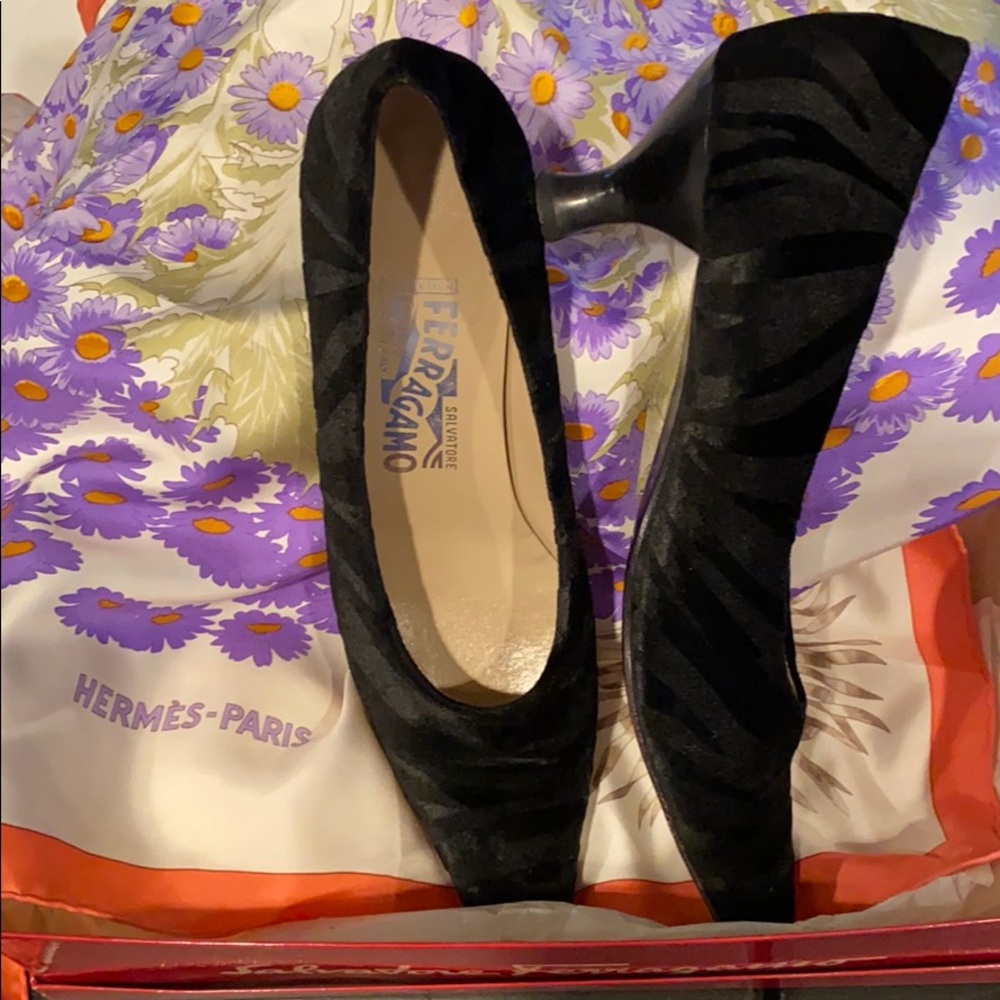 Ferragamo “Africa “ Black velvet heels Size 9